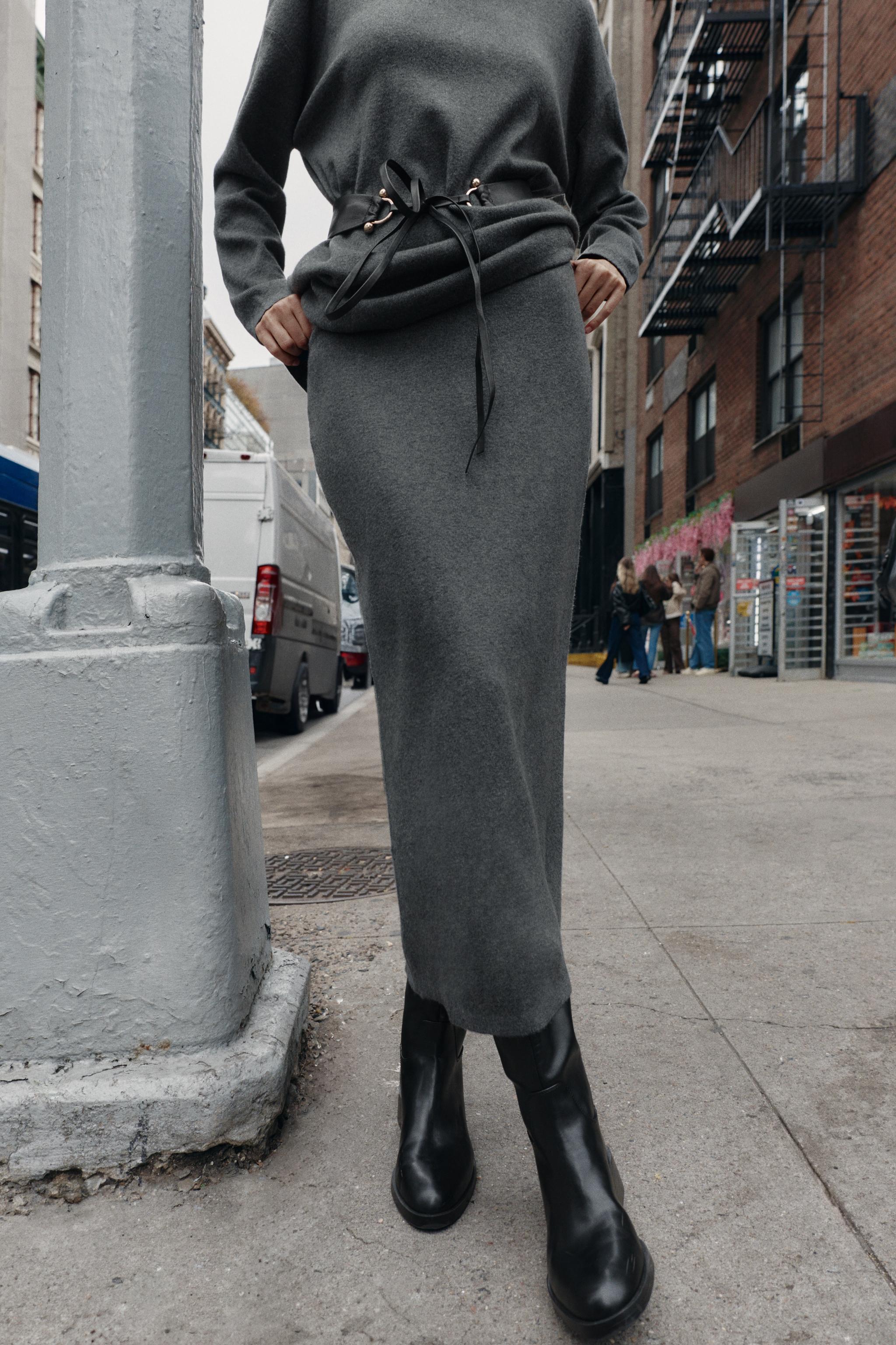 SOFT TOUCH PLAIN KNIT MIDI SKIRT